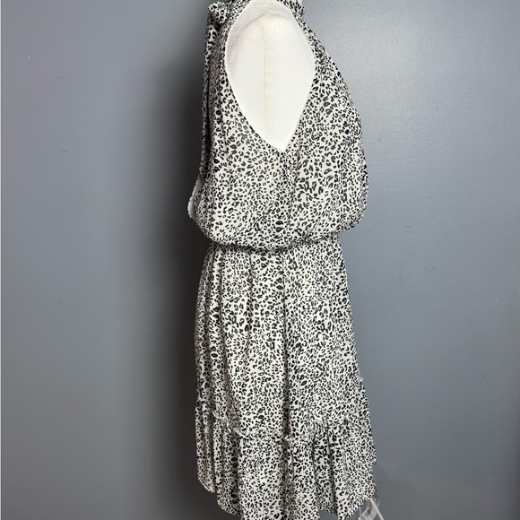 Elegant Black and White Leopard Print Dress - Picture 2 of 4